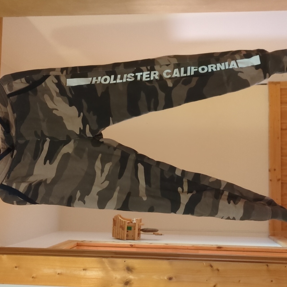 Green camo Hollister sweat pants small